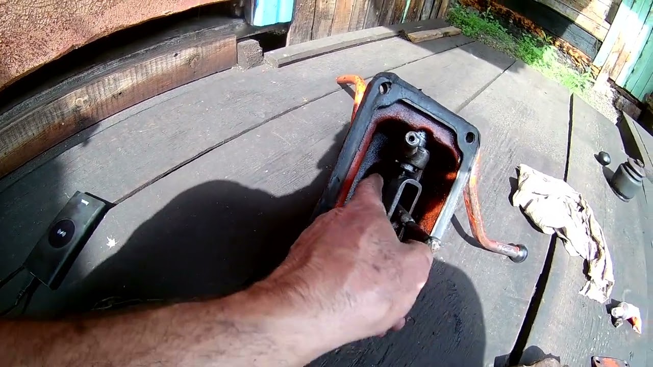 Рычаг КПП гулял  Вылечил...