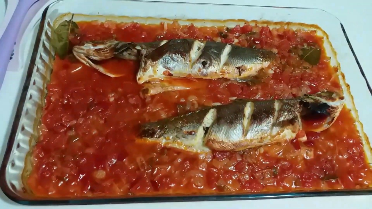 Tave peshku me qepe e domate me levrek 😋👌 - Si pergatitet nje tave peshku e shijshme!!😋👌