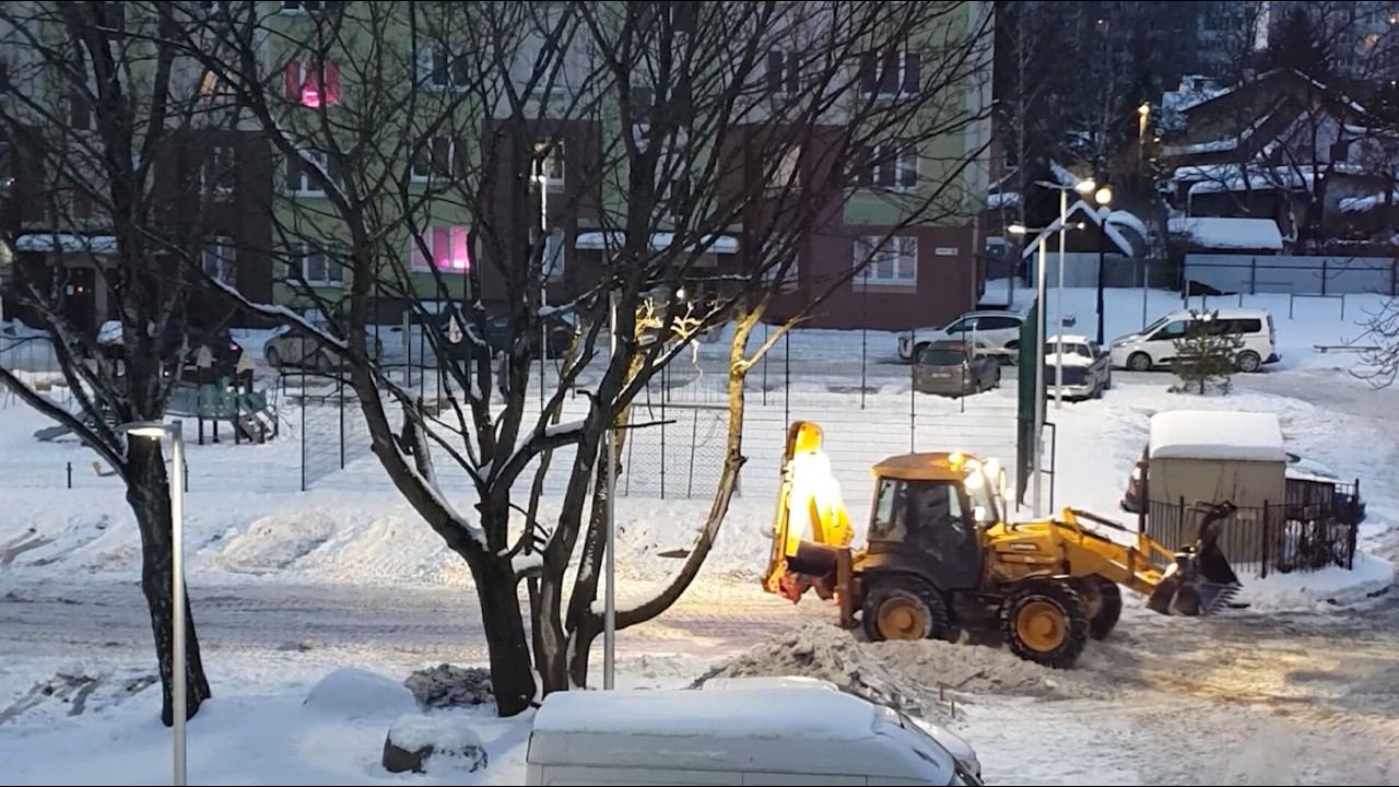 Генеральная уборка двора. Три дня убирали снег СНЕГОУБОРЩИКИ ...  ❄️❄️❄️