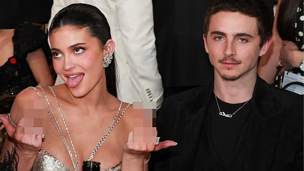 Kylie & Timothée's Golden Globes Photo BREAKS The Internet