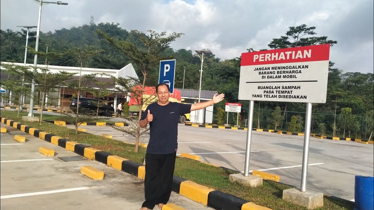 REST AREA 439A BAWEN ; Tempat istirahat dalam perjalanan di Tol Trans Jawa...luas, bersih, lengkap 