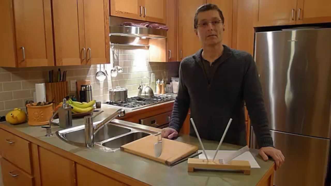 How to sharpen a knife: V-style sharpener