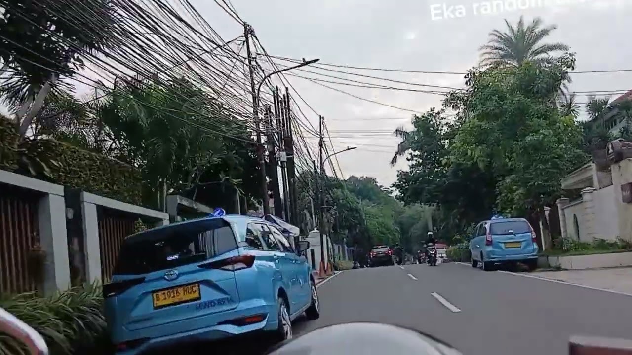 NYARI TEMPAT buat SARAPAN & NGOPI sebelum mulai kerja