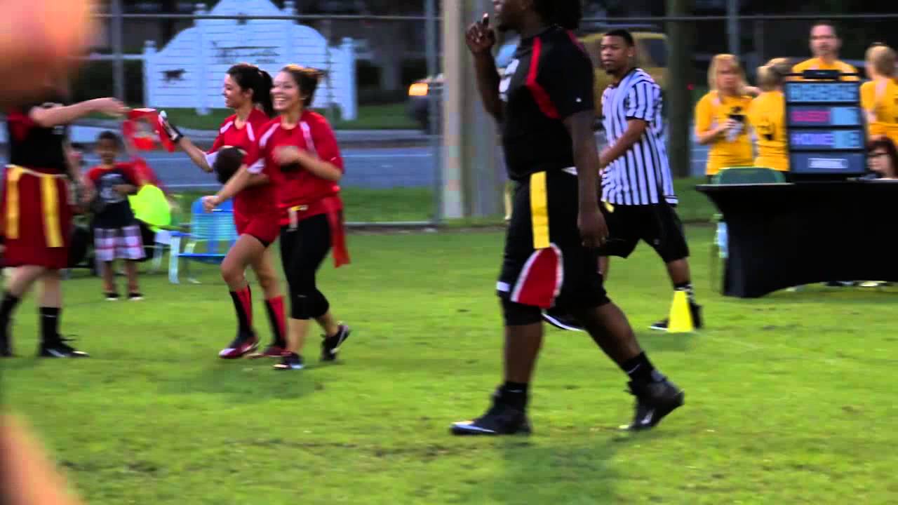 FlagFootbal 072814 BlackVsRed Mark throws shuffle pass to Bianca