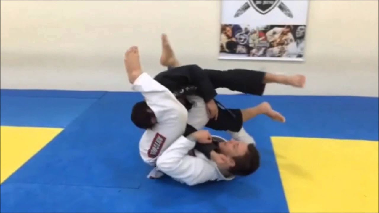Leandro Brassoloto e os truques da guarda com a lapela