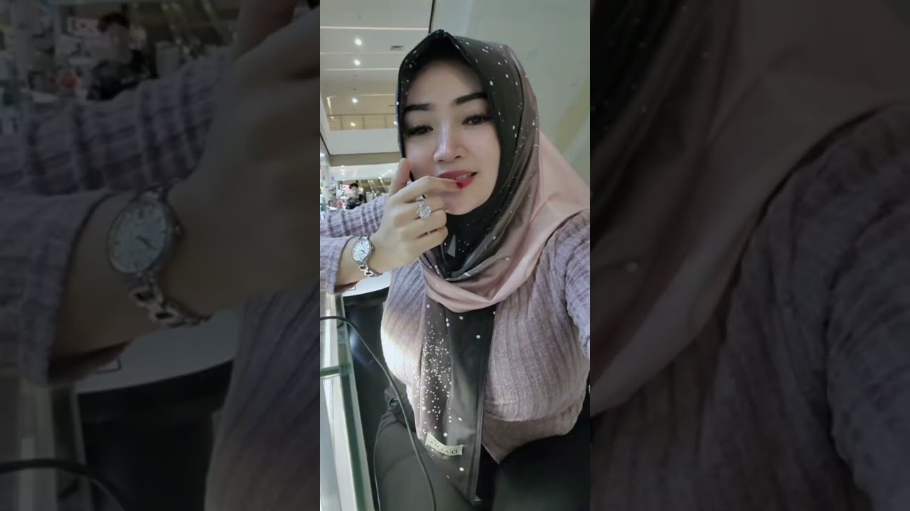 Live tiktok bunda hijab jual dan kredit hp