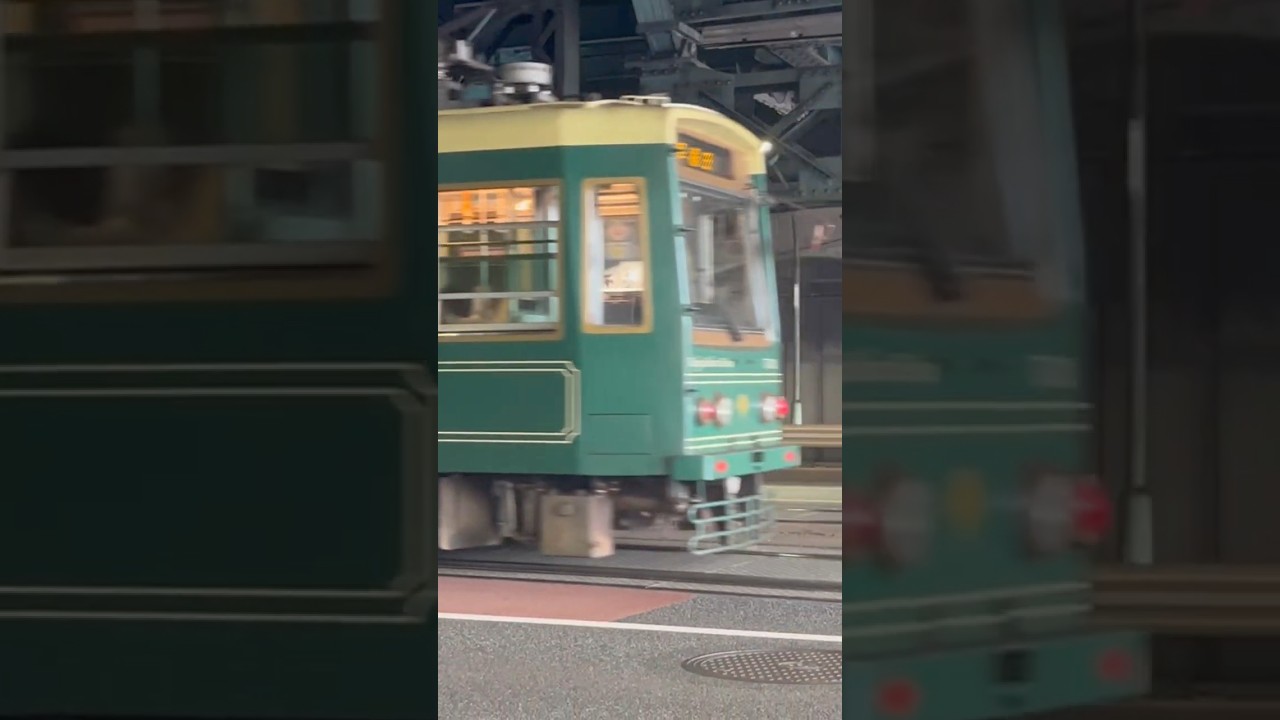 王子駅前付近ですれ違う都電 #鉄道 #train #電車 #都電 #shorts