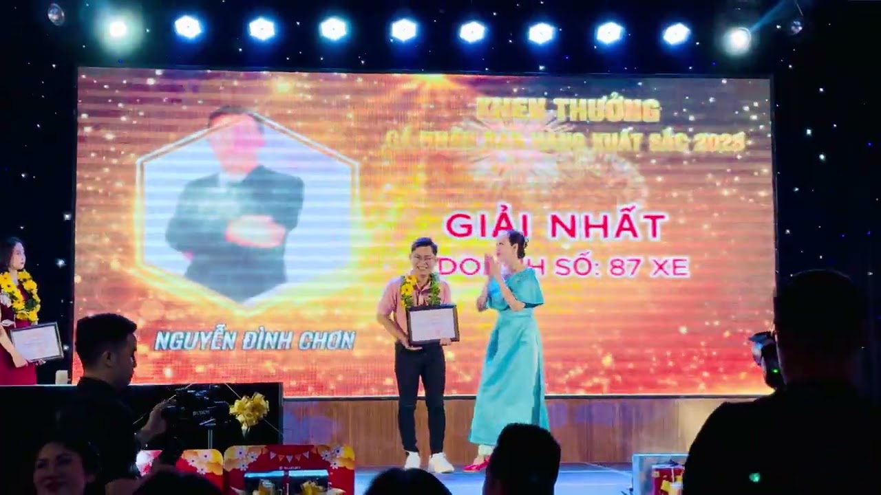 Kỷ niệm bán hàng top 1 sale năm 2023