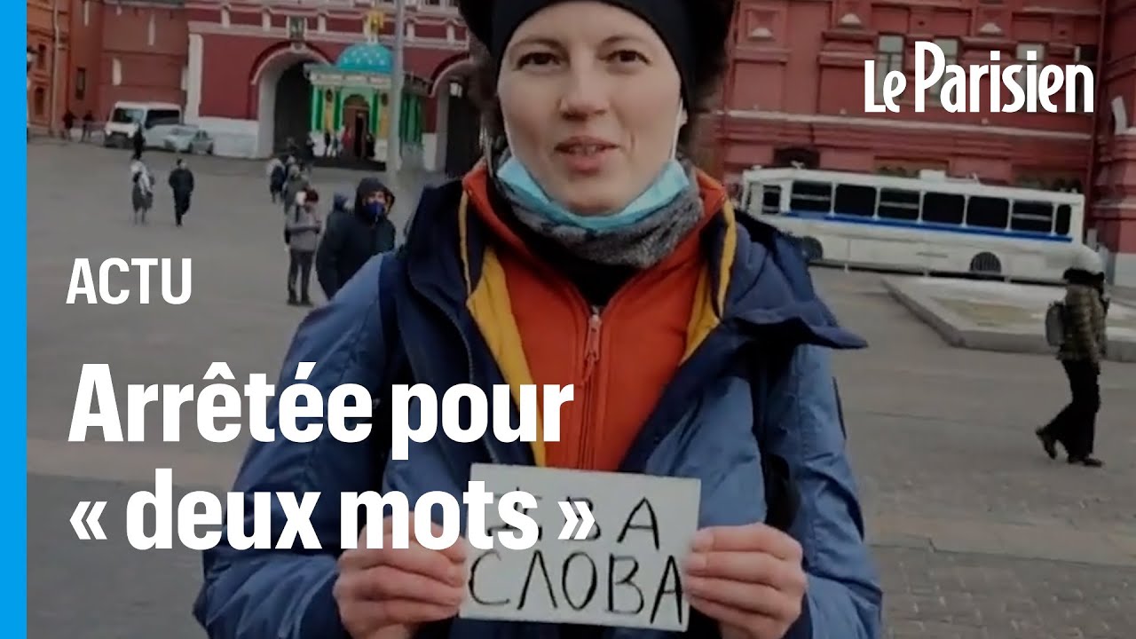 Russie : une manifestante écrit «deux mots» sur une pancarte et se fait embarquer par la police