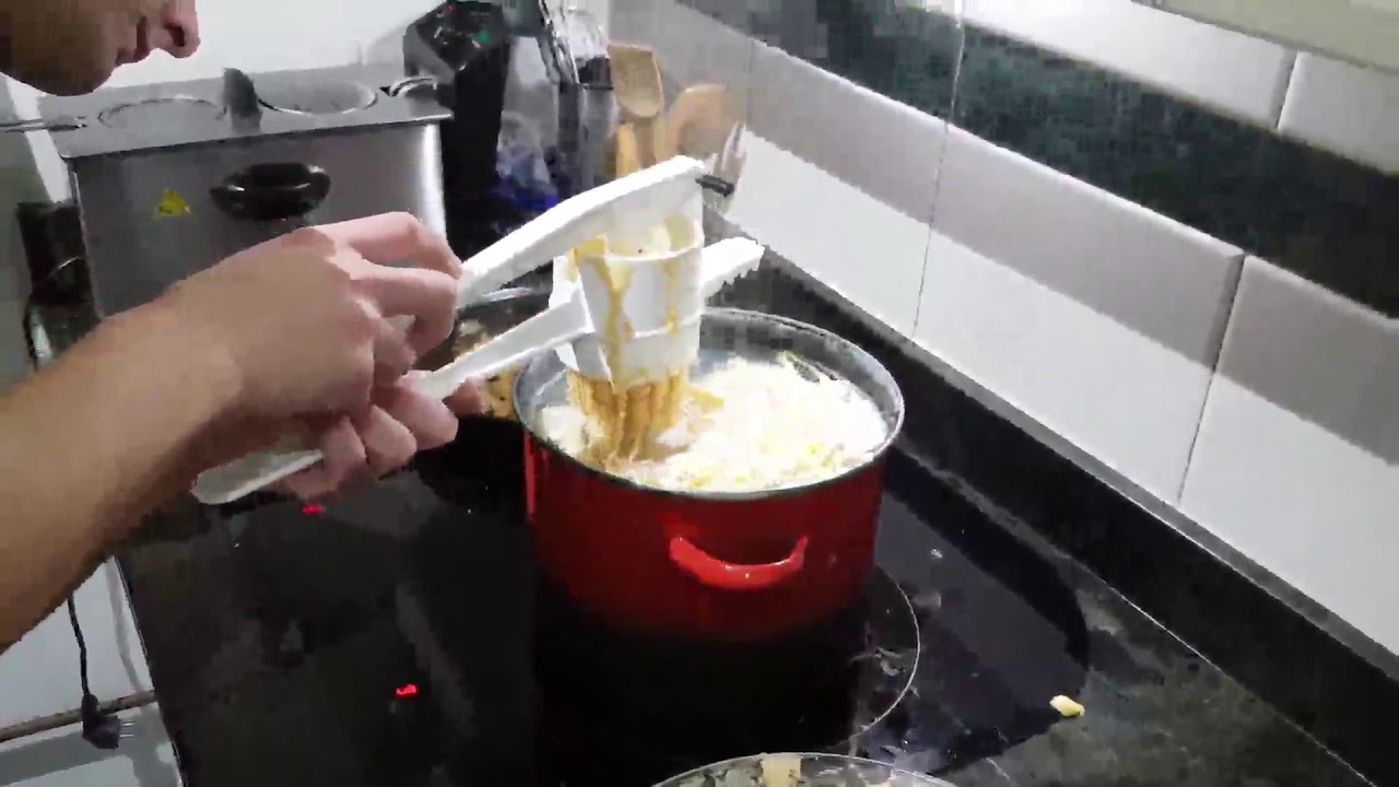 Westmark Spätzlepresse Spätzlechef, Una máquina tradicional, prensadora de spätzle