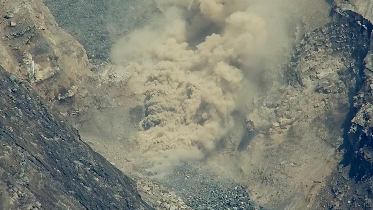 Unstable Lava Rubble on Semeru – Near-Continuous Rockfalls & Ash Bursts (Dec 2, 2025)