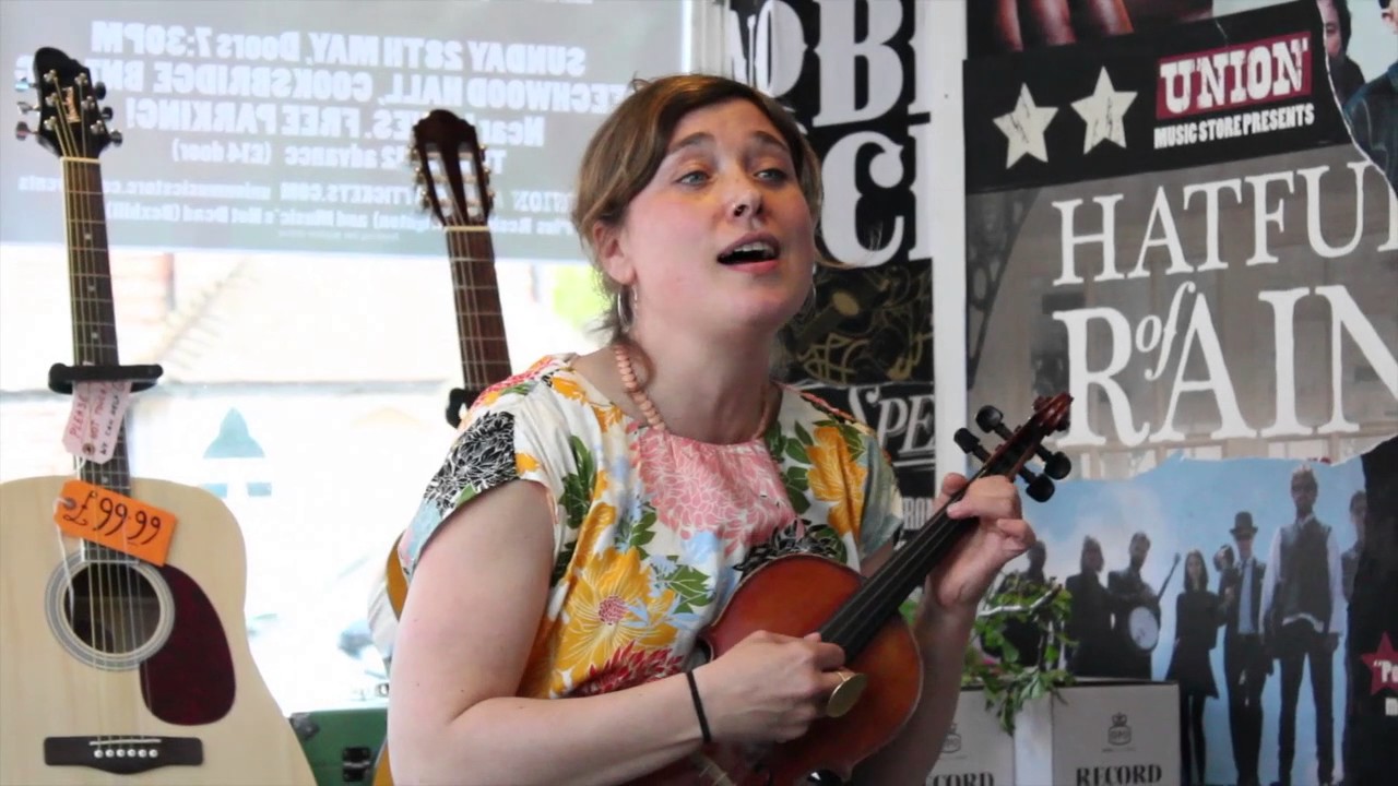 Lisa Knapp acoustic in-store