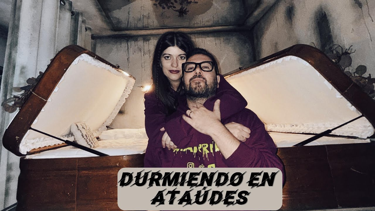 Dormimos en ataúdes en Insomnia Hotel. El único hotel temático de terror del mundo!