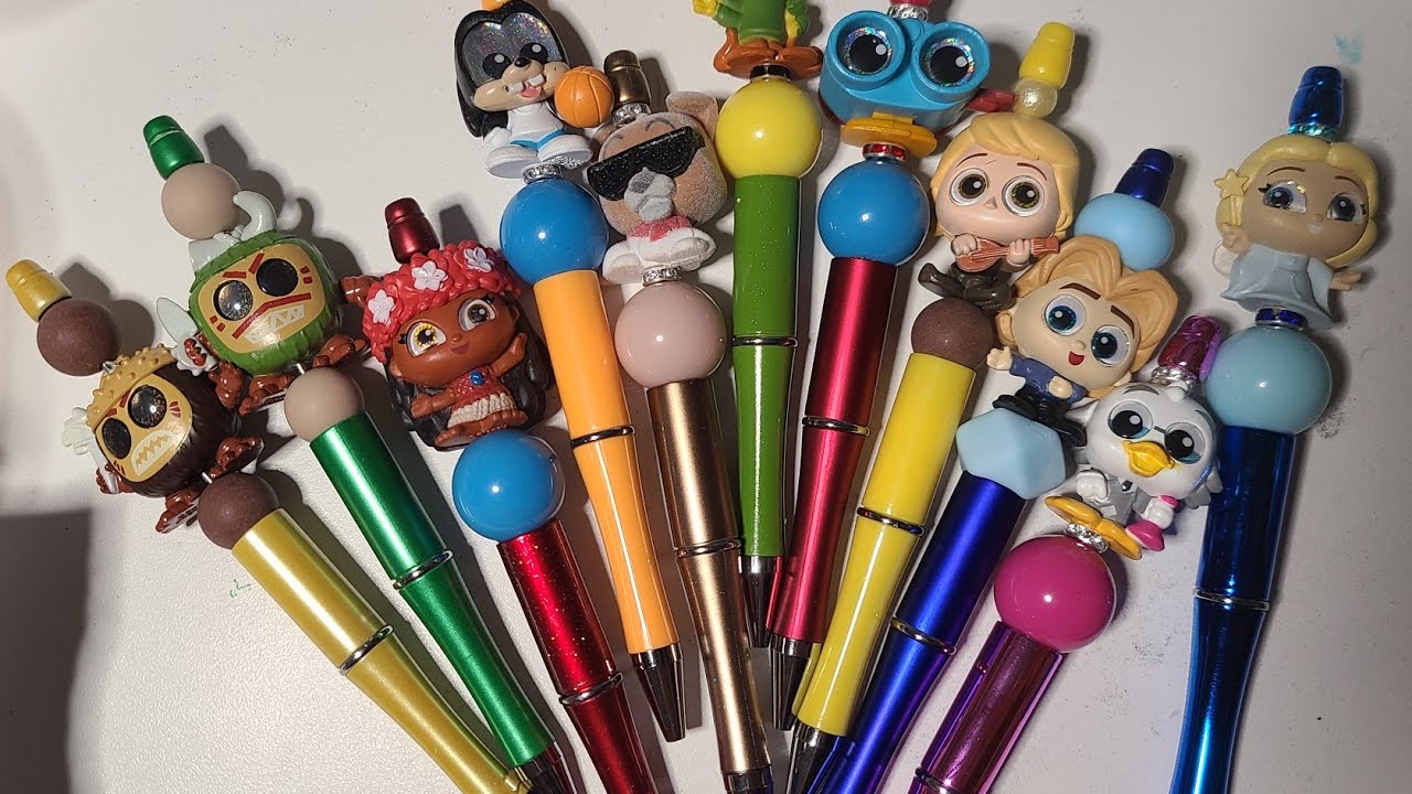 Unboxing a bunch of Doorables for pen making lots of new ones for me