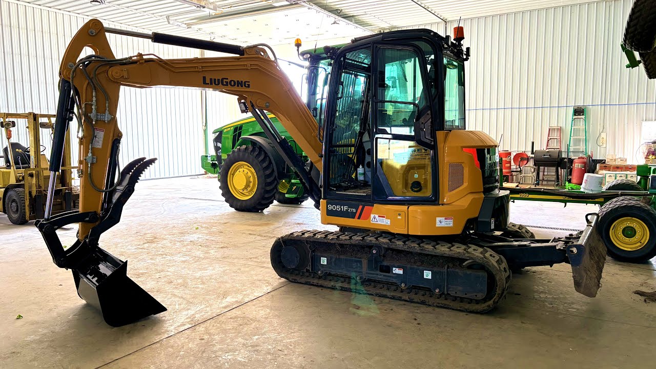 Tilting bucket install plus NEW mini excavator specs overview