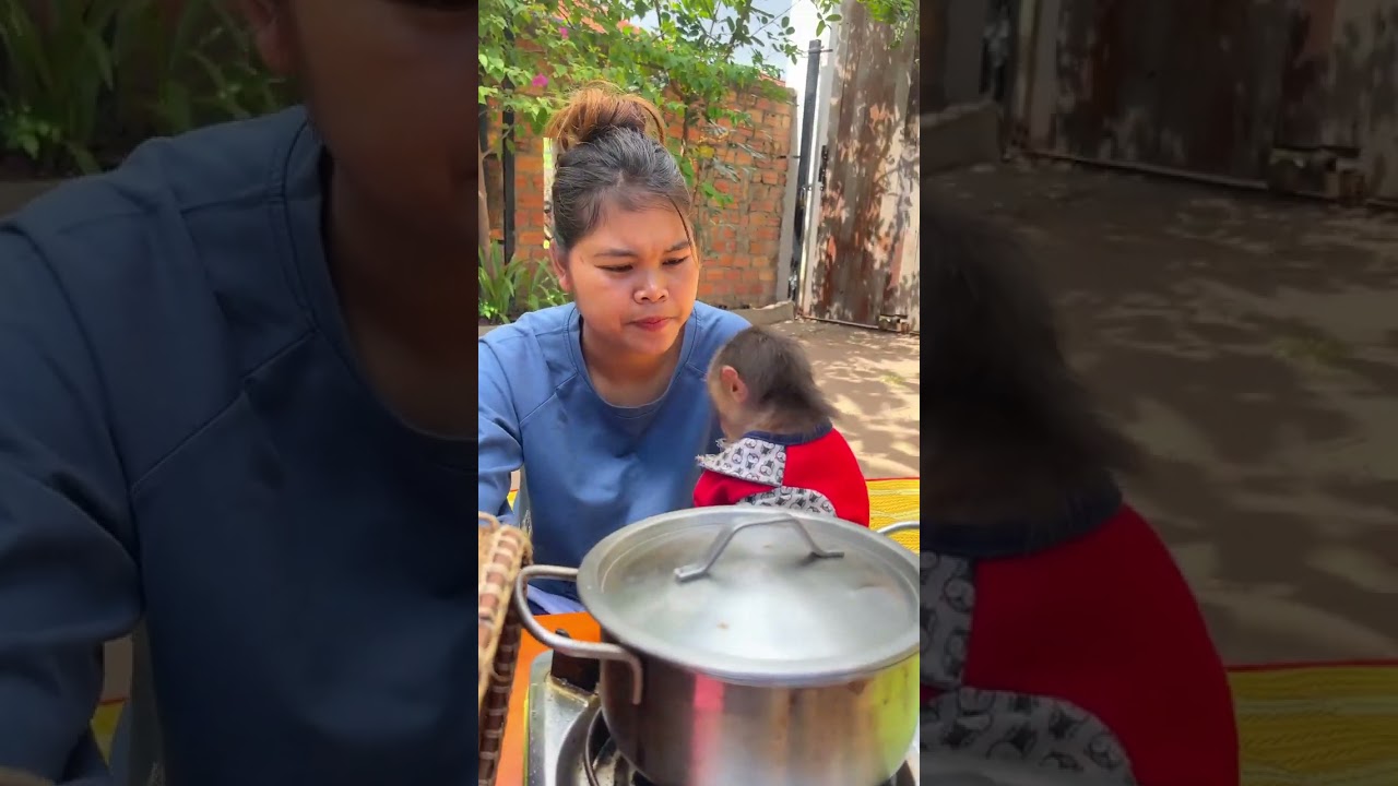 Warm hugs from humans make monkey’s heart full ���� 