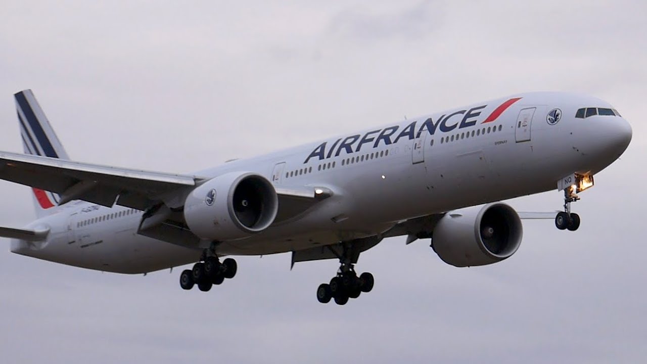 Air France 777-328ER, Air Transat A330-243 - Toronto Pearson Arrivals