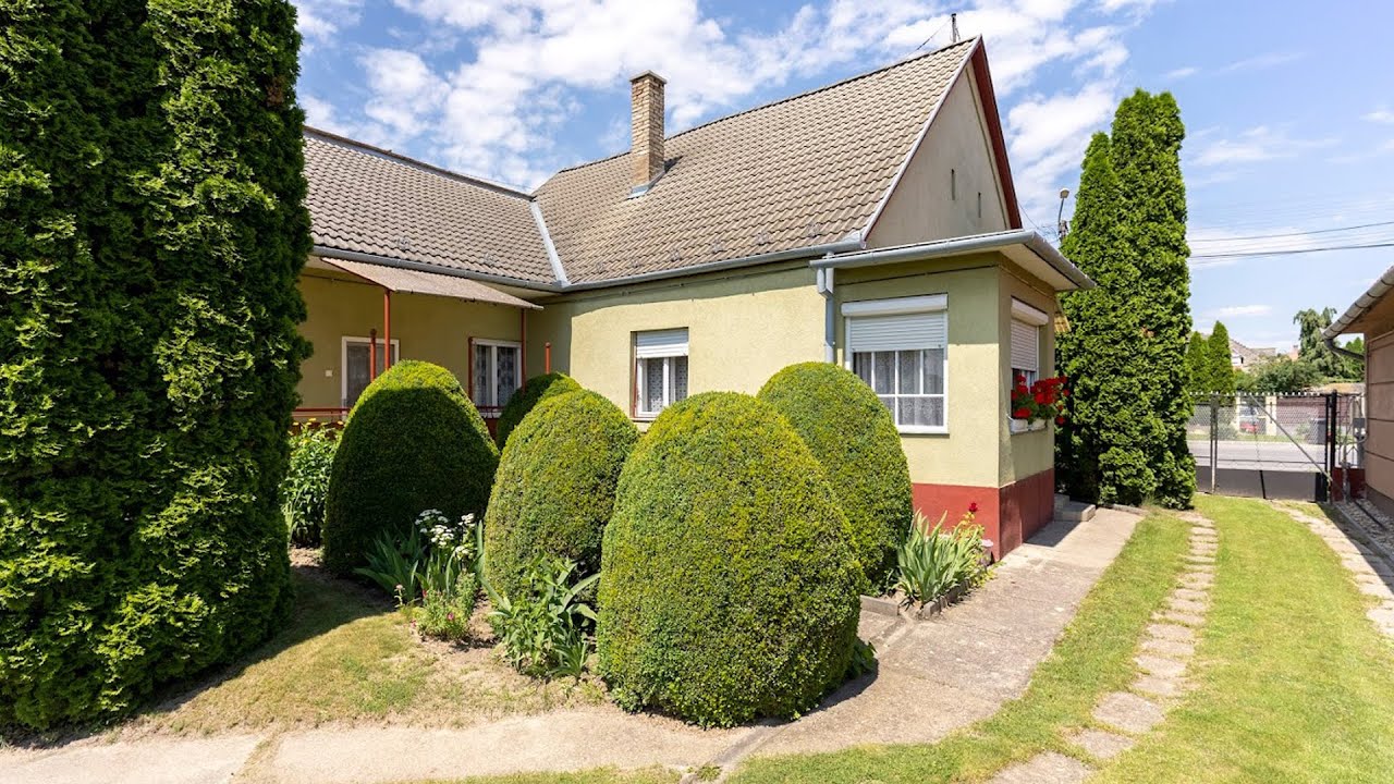 Eladó jó állapotú családi ház Tolna frekventált utcájában! - H467473