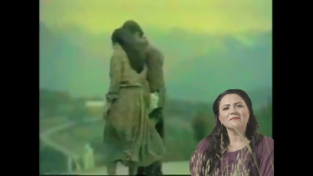 Yar oturmuş pencerenin önüne