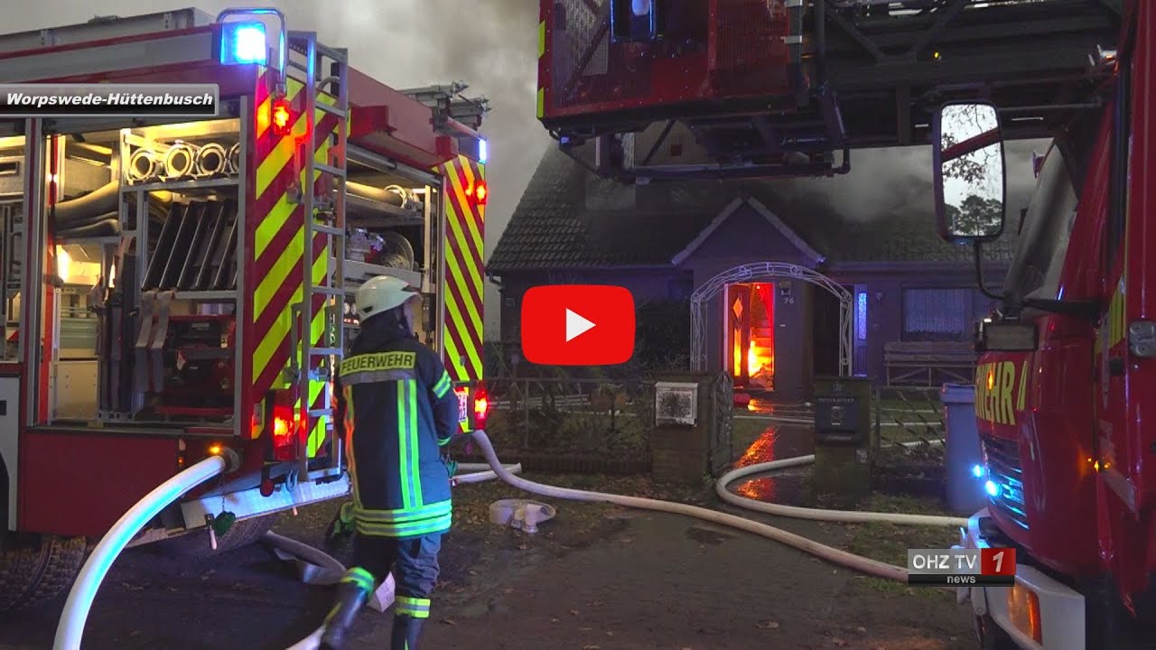 Tödlicher Wohnhausbrand: Mehrfamilienhaus bei Brand zerstört - Feuerwehr findet leblosen Mann
