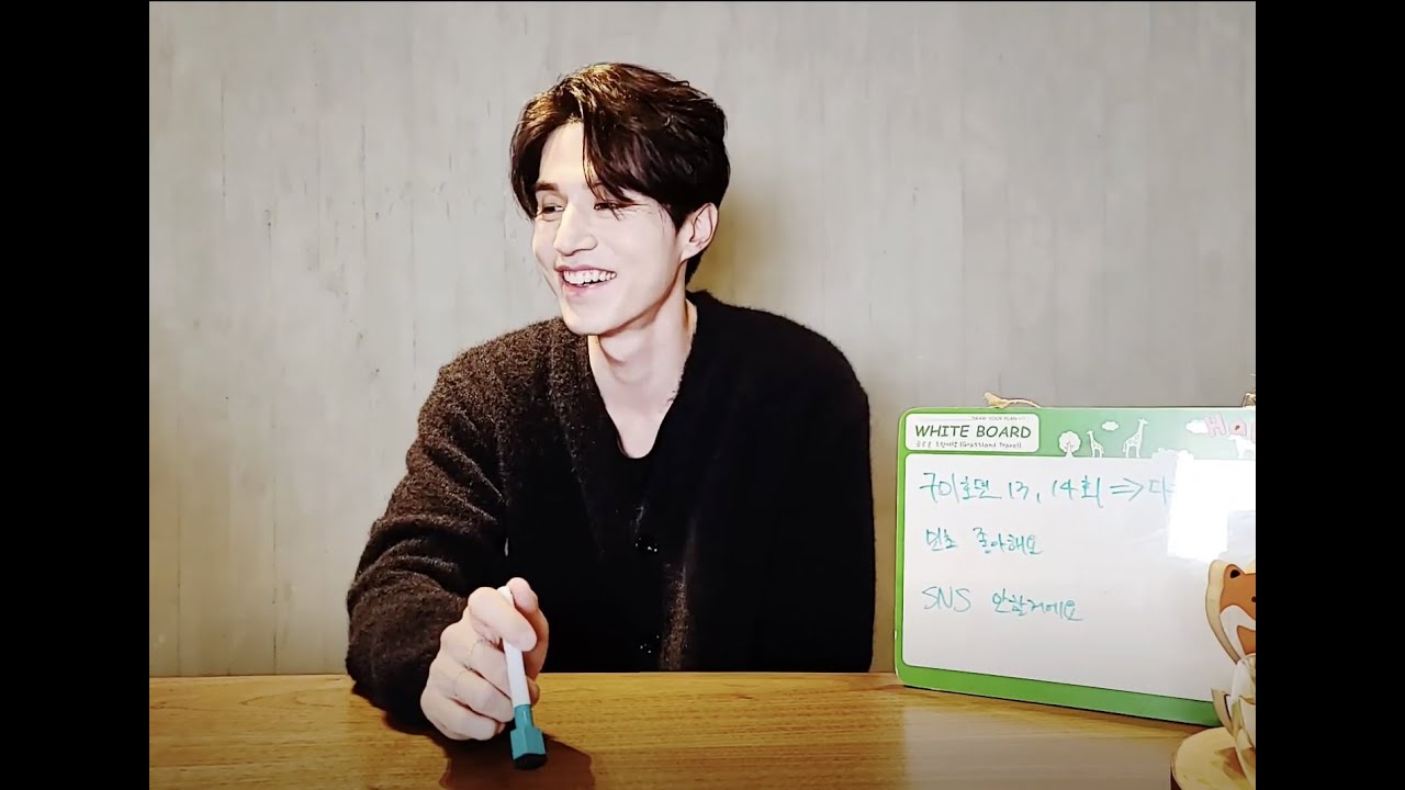 [Eng Sub] 18 Nov 2020 - Do you want to see Lee Dong Wook on V Live?