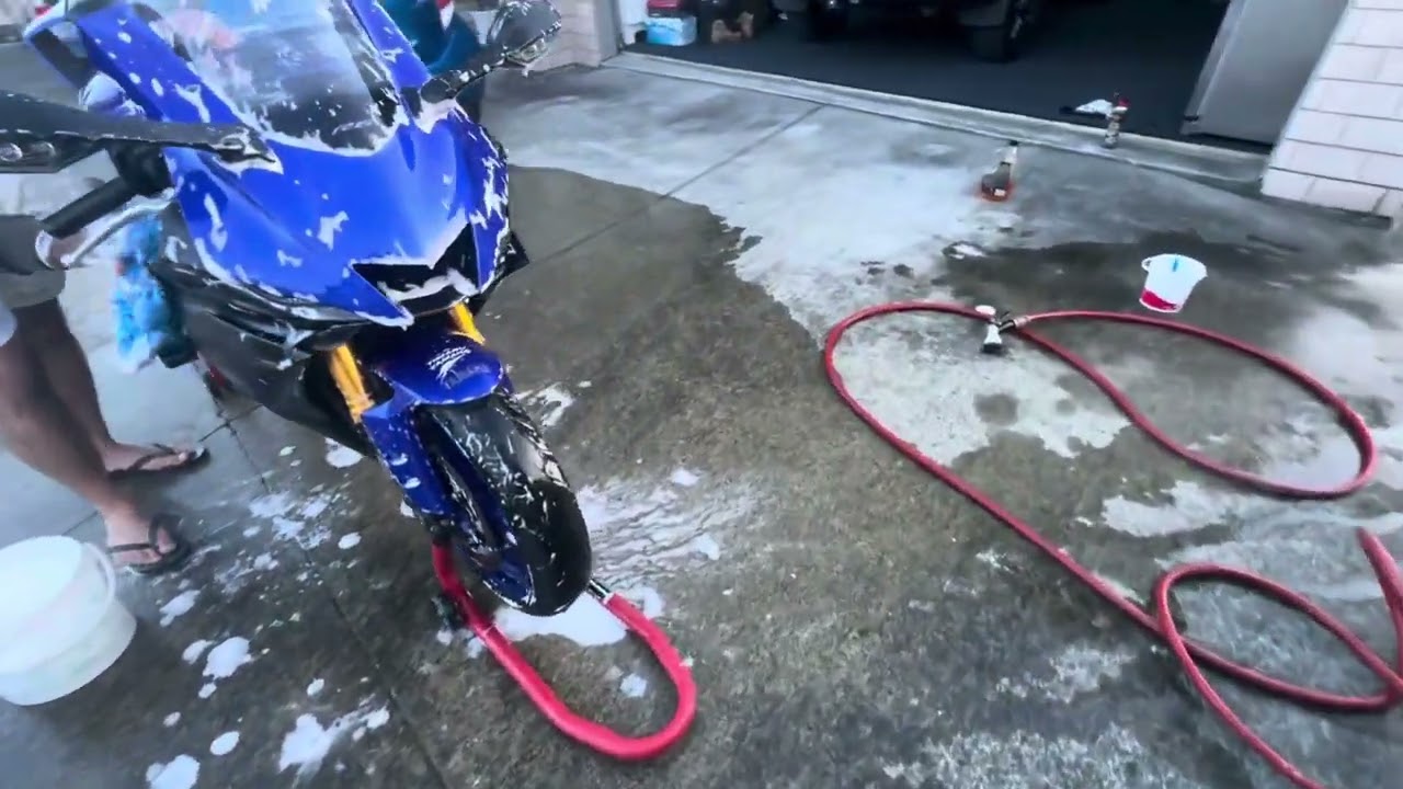 CLEANING MY R6 AFTER RIDE LOOKING BEAUTIFUL 