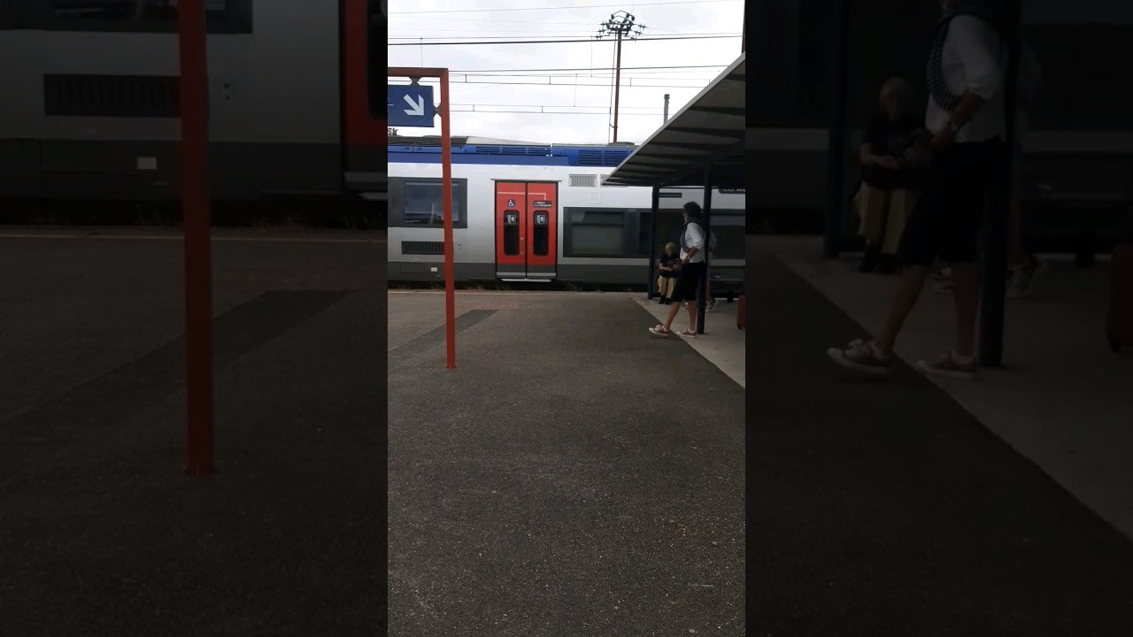 SNCF TER mit Talent 2 Sound am Bahnhof Labouheyre (Frankreich)