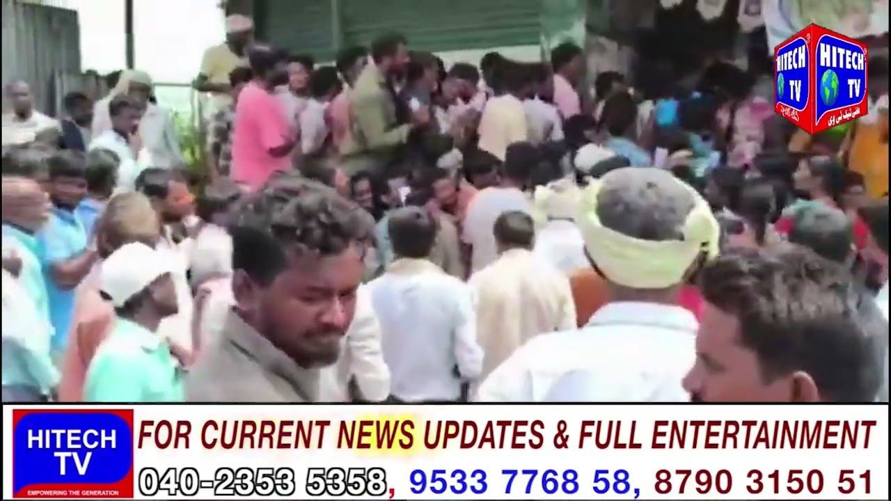 Viral Video Mahbubabad: Two Womens Fights Up For Urea at Rythu Seva Kendra
