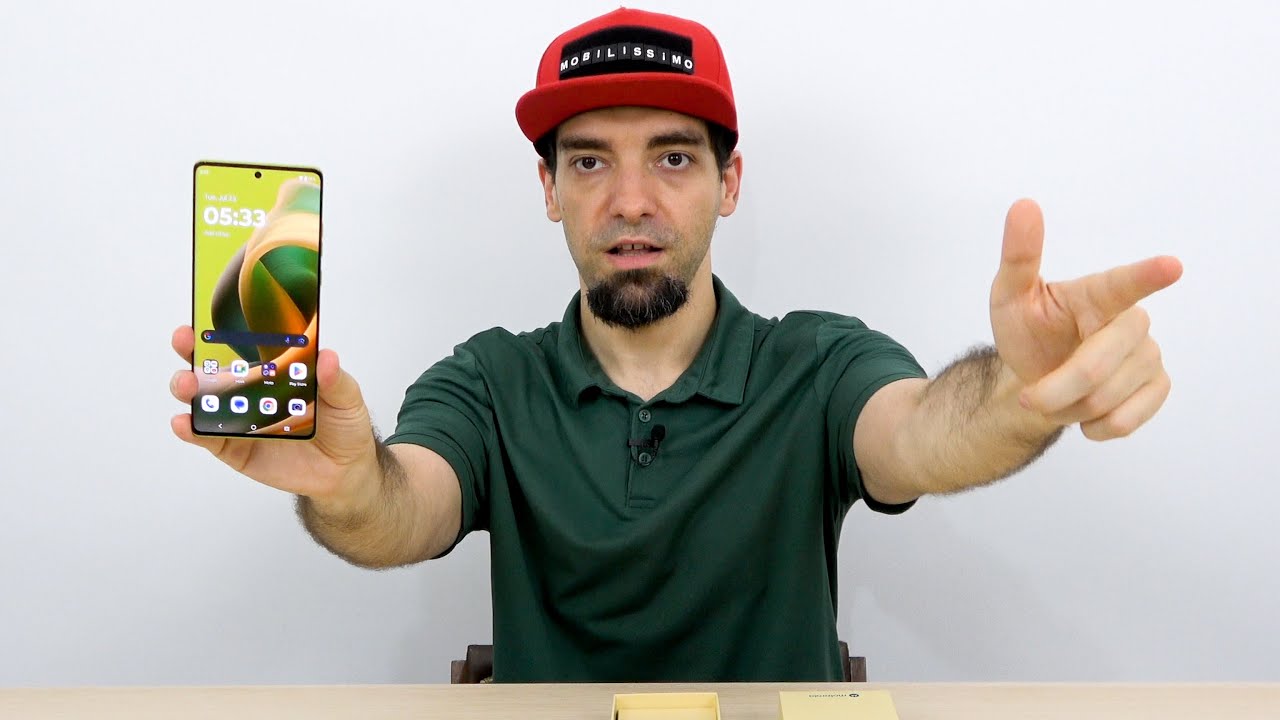 Motorola Moto G85 Unboxing; Spate îmbrăcat în piele ecologică, disponibil în 4 culori vibrante