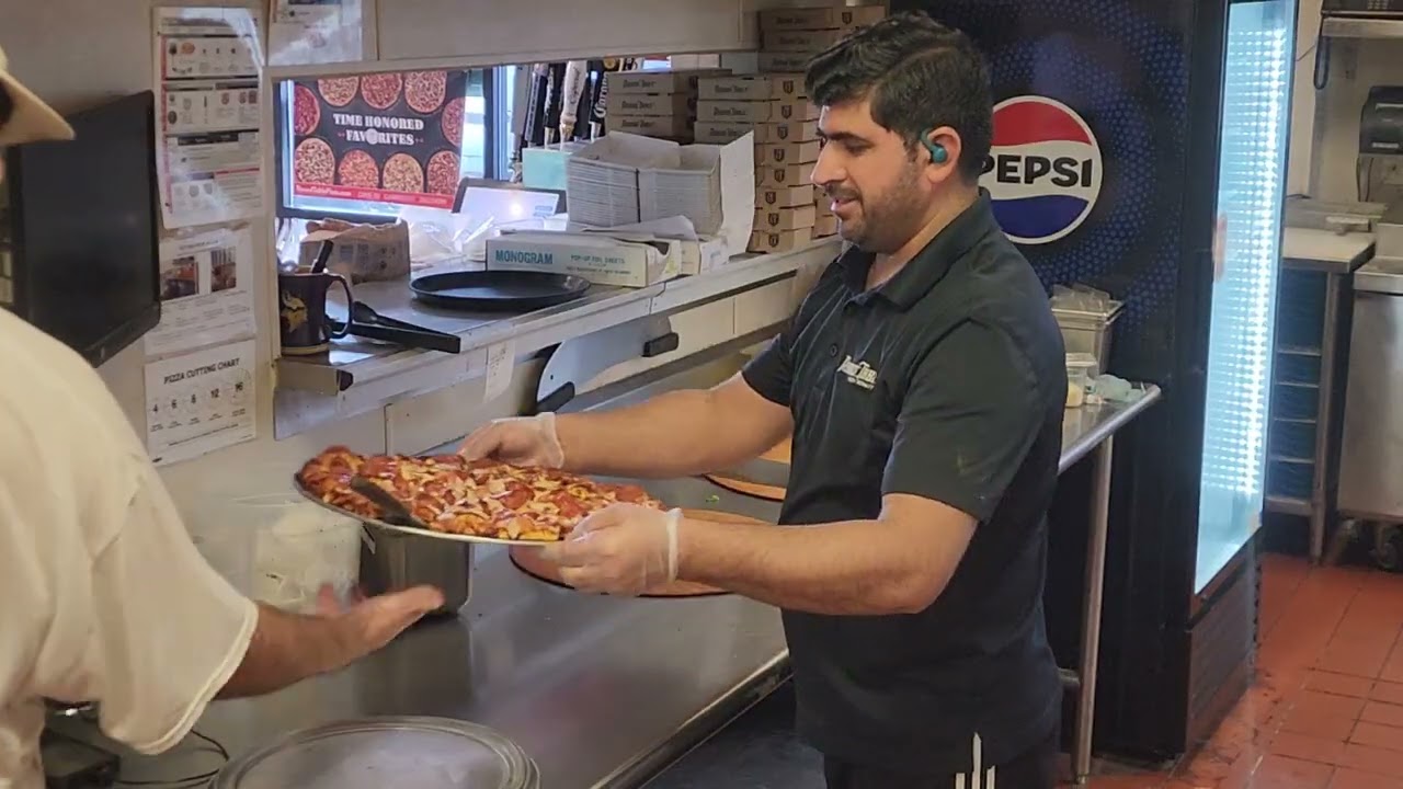 ROUND TABLE PIZZA  #usa #pizza #food #fastfood #pizzalover #italianfood #pizzafood #pizzatime #Lodi