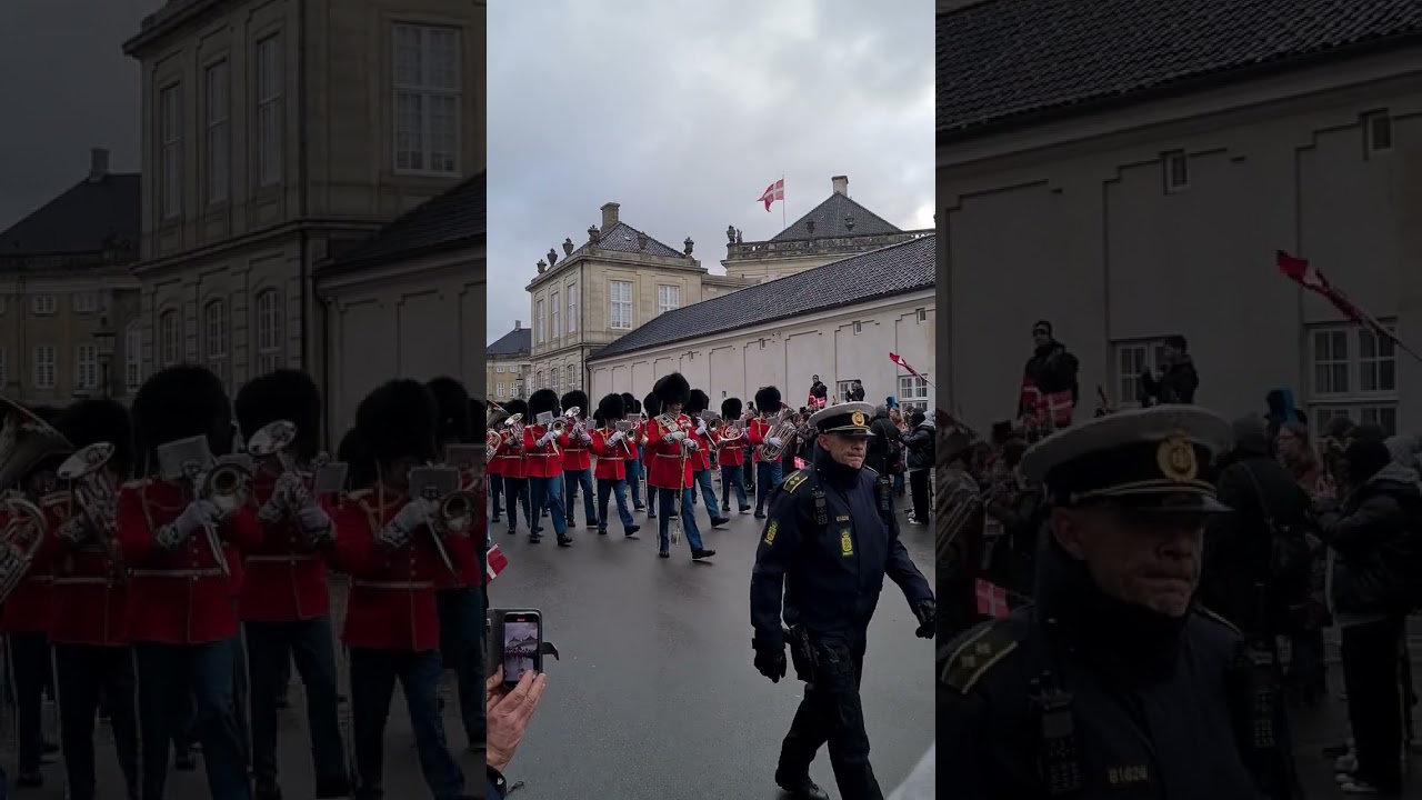 Tronskifte..Den Kongelige Livgarde tr&aelig;kker op