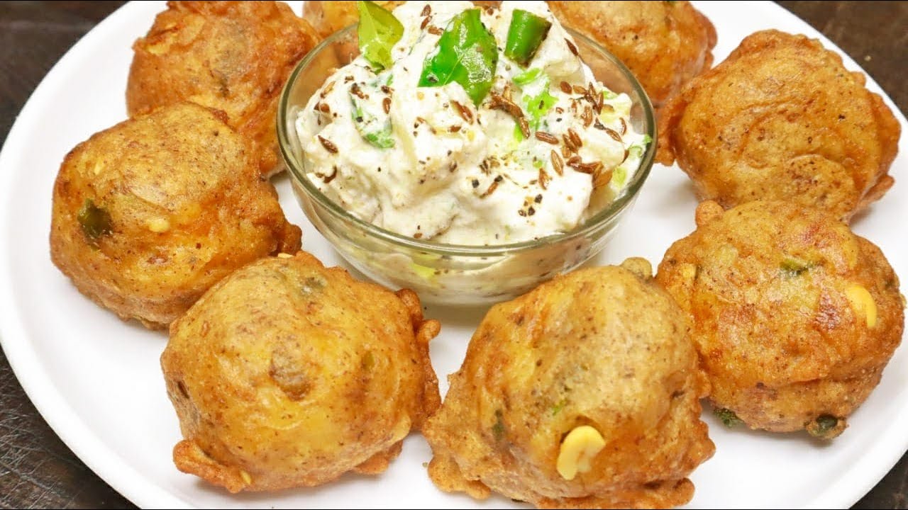 नवरात्री व्रत के लिए आलू वड़ा और साथ मे आलू के रायते 10 मिनट में Crispy Batata Vada/Easy Vart Recipes