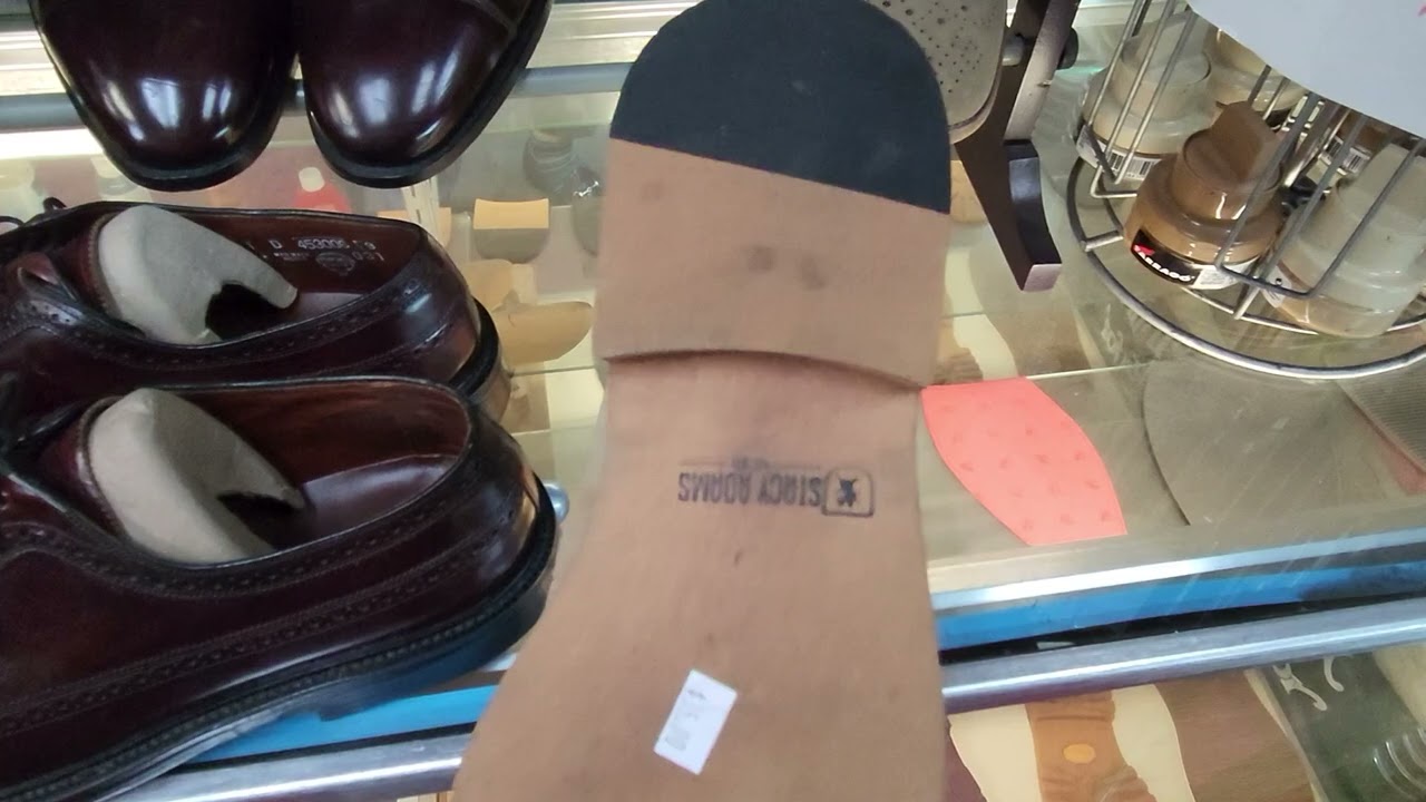 S02E32 NYC Shoe Shine - Centre Street  PART 2:  Should I buy these shoes? / ASMR