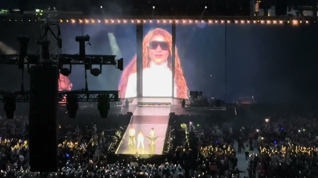 Shakira Las Mujeres Ya No Lloran World Tour 2025 in San Francisco, CA