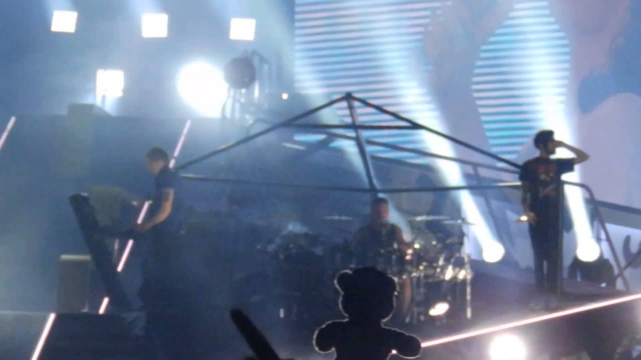 One Direction - Clouds - OTRA Sydney Feb 8