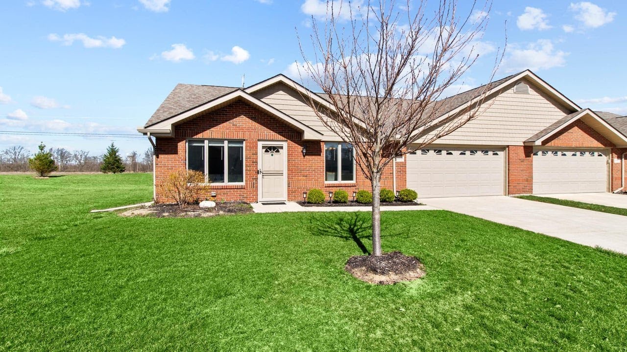 890 Autumn Chase Ln, Marysville, OH