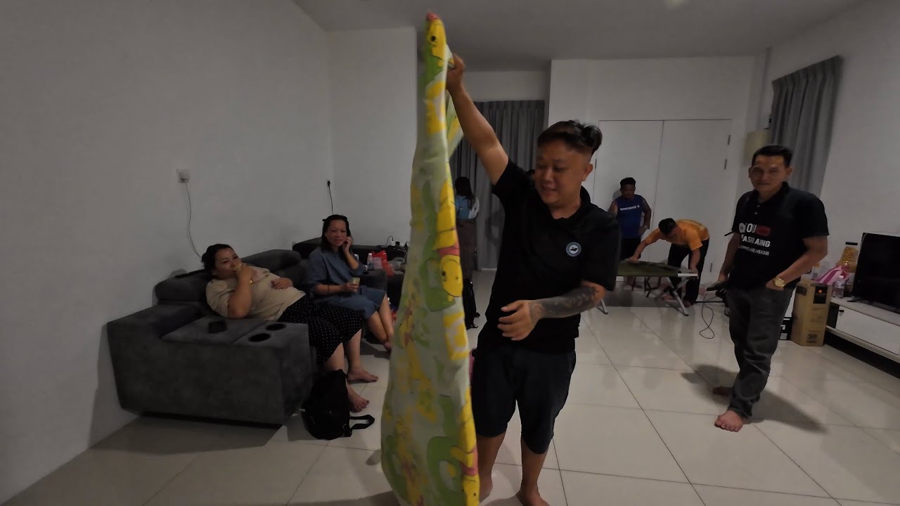 SAUDARA DARI BRUNEI BAGI OLE OLE // SANTAI MALAM BERSAMA TEAM PYS // 