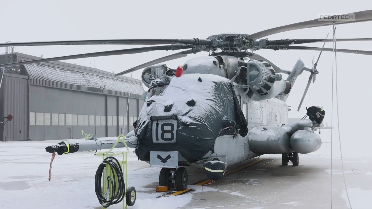 When Super Stallion HMH-464 Helicopter perform maintenance in the snow, but Still Work Perfectly