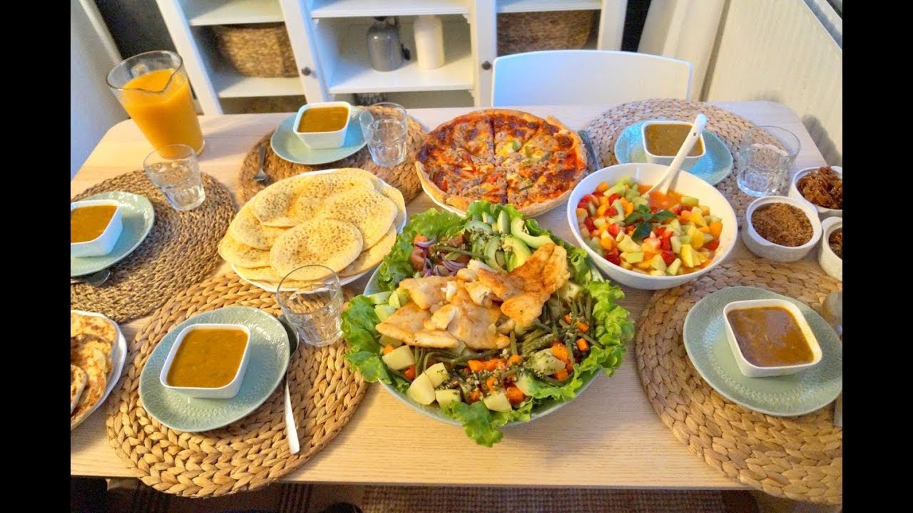 مائدة إفطار رمضان : سلطات سمك بيتزا و البغرير