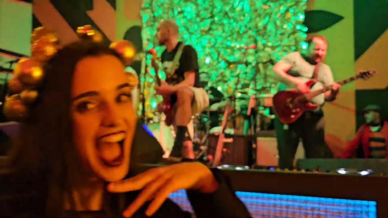 Redsocks - Cantar de Emigra&ccedil;&atilde;o | CARNATAL 2025 (Punk Rock AO VIVO em Ovar)