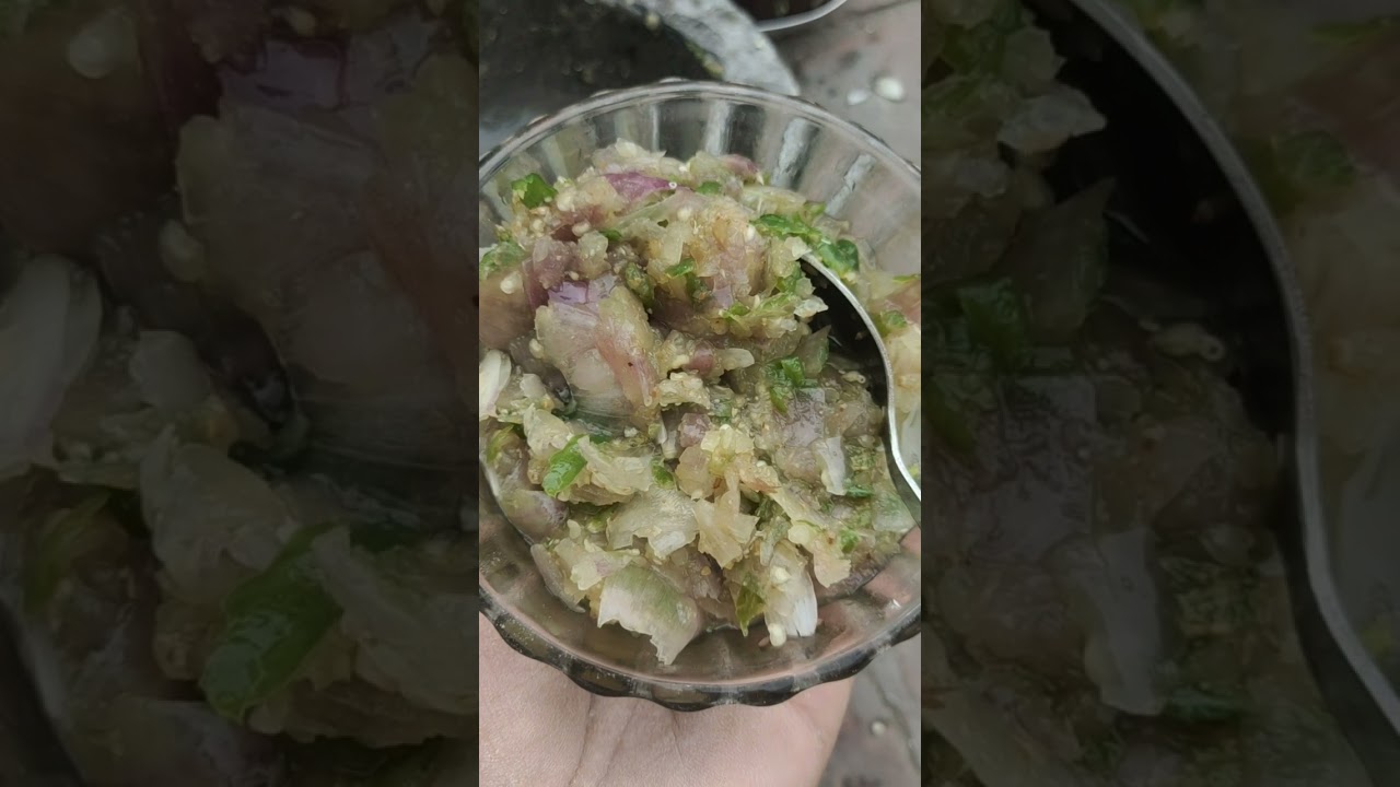 Hari mirch aur Pyaj ki chatni#village style chatni#Indian Desi food#Shorts..