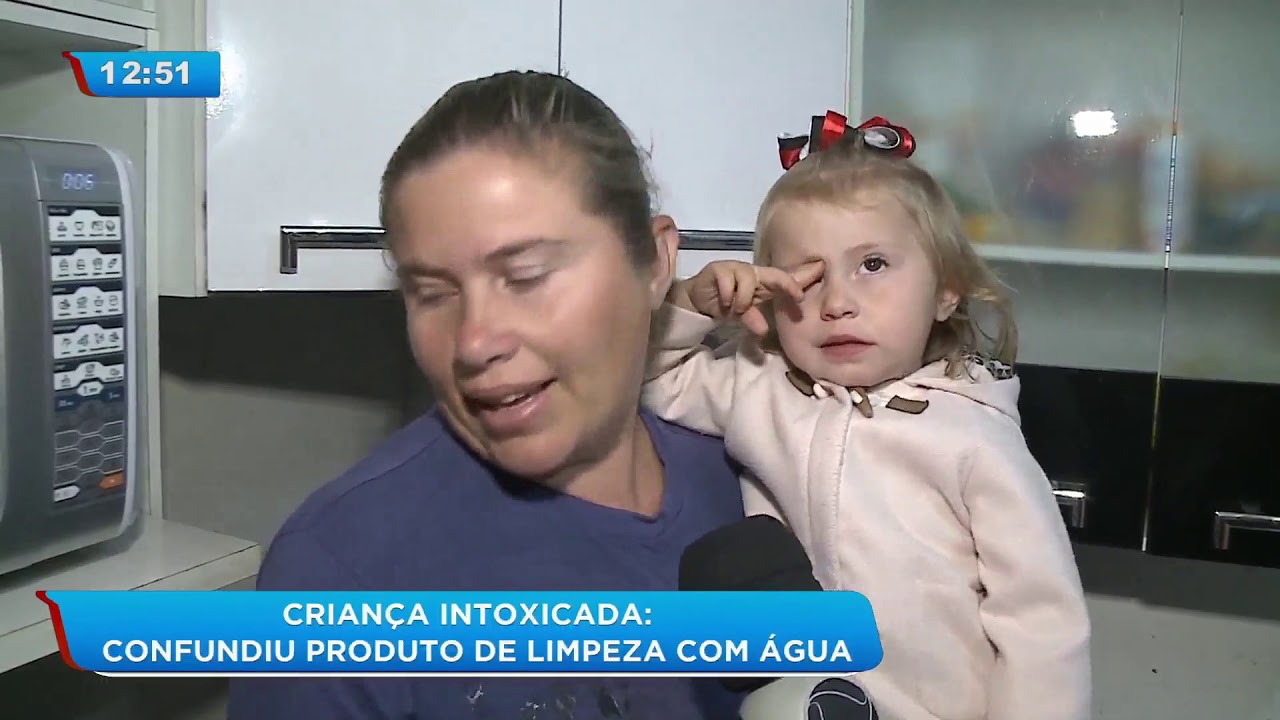 Criança intoxicada: confundiu produto de limpeza com água