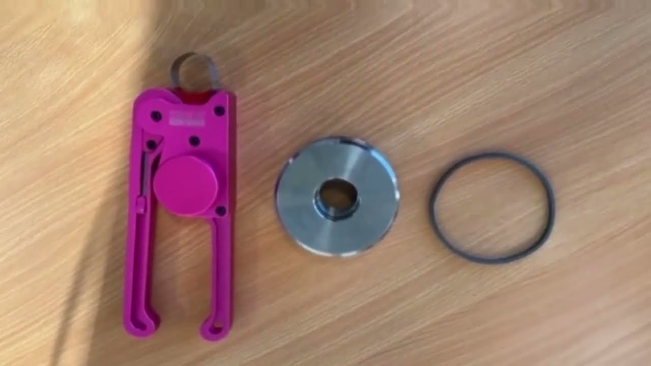 How to: Use a Seal Clasper