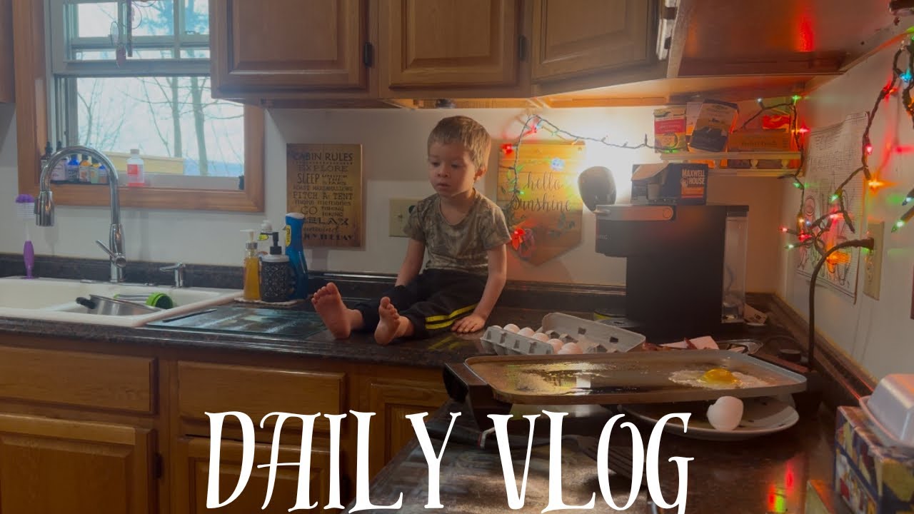 WEEKLY VLOG / MENNONITE MOM COOKS BREAKFAST / TODDLERS HELP IN THE KITCHEN
