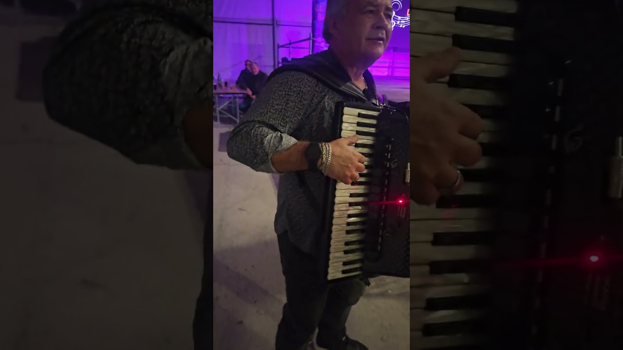 Lotos Band - Oci boje kestena & Ja sam zadnji gost u kafani