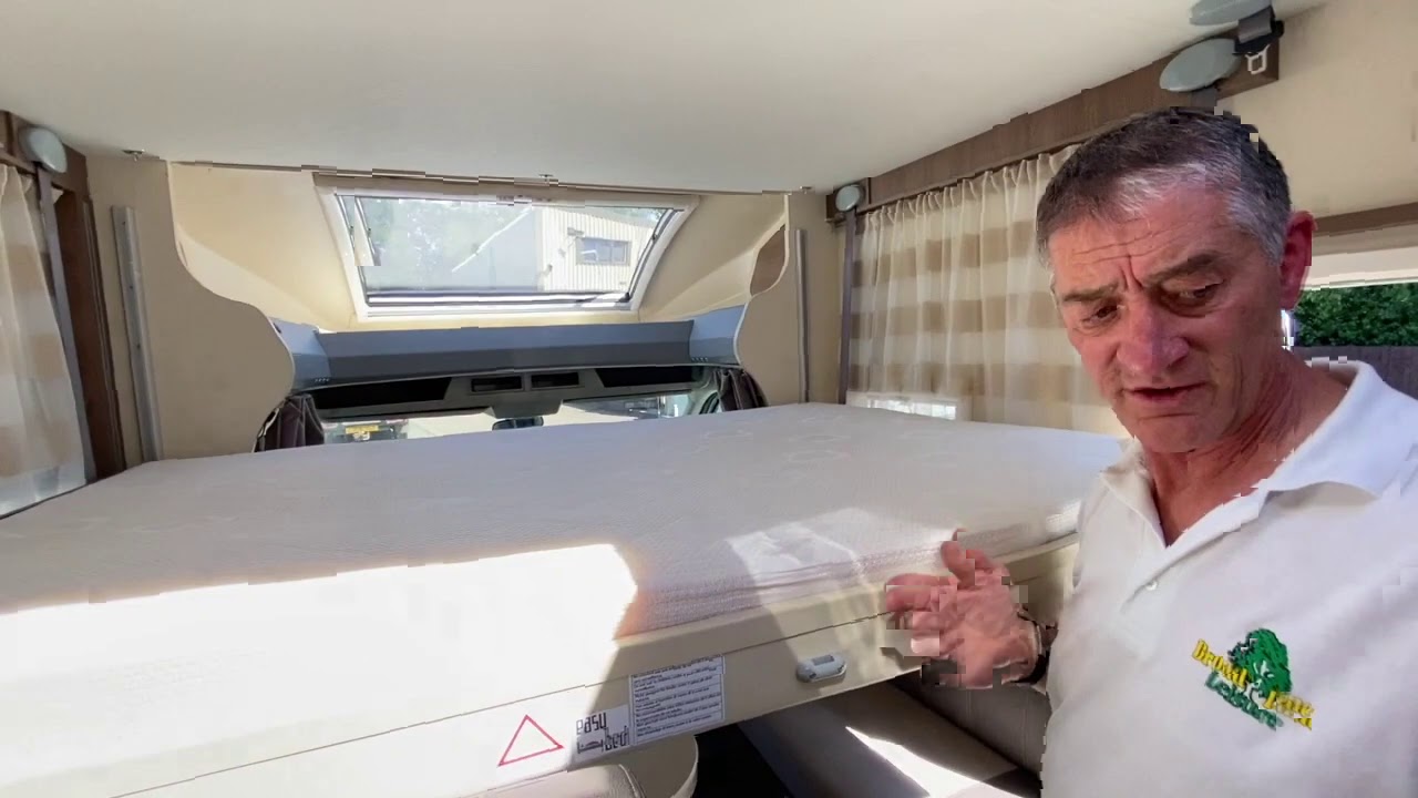 Демонстрация кровати в автодоме Chausson Flash 510
