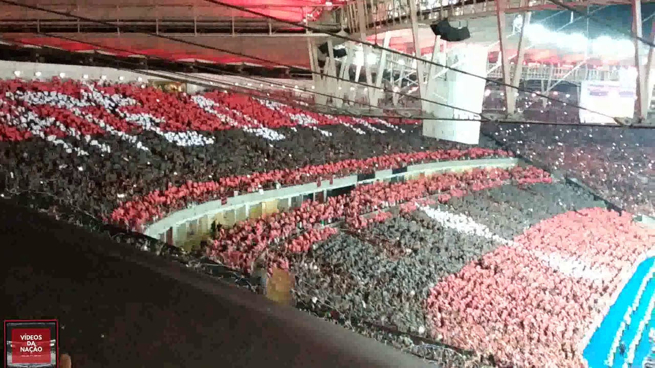 IMPRESSIONANTE FESTA DA TORCIDA DO FLAMENGO NA ENTRADA DO TIME CONTRA O GREMIO