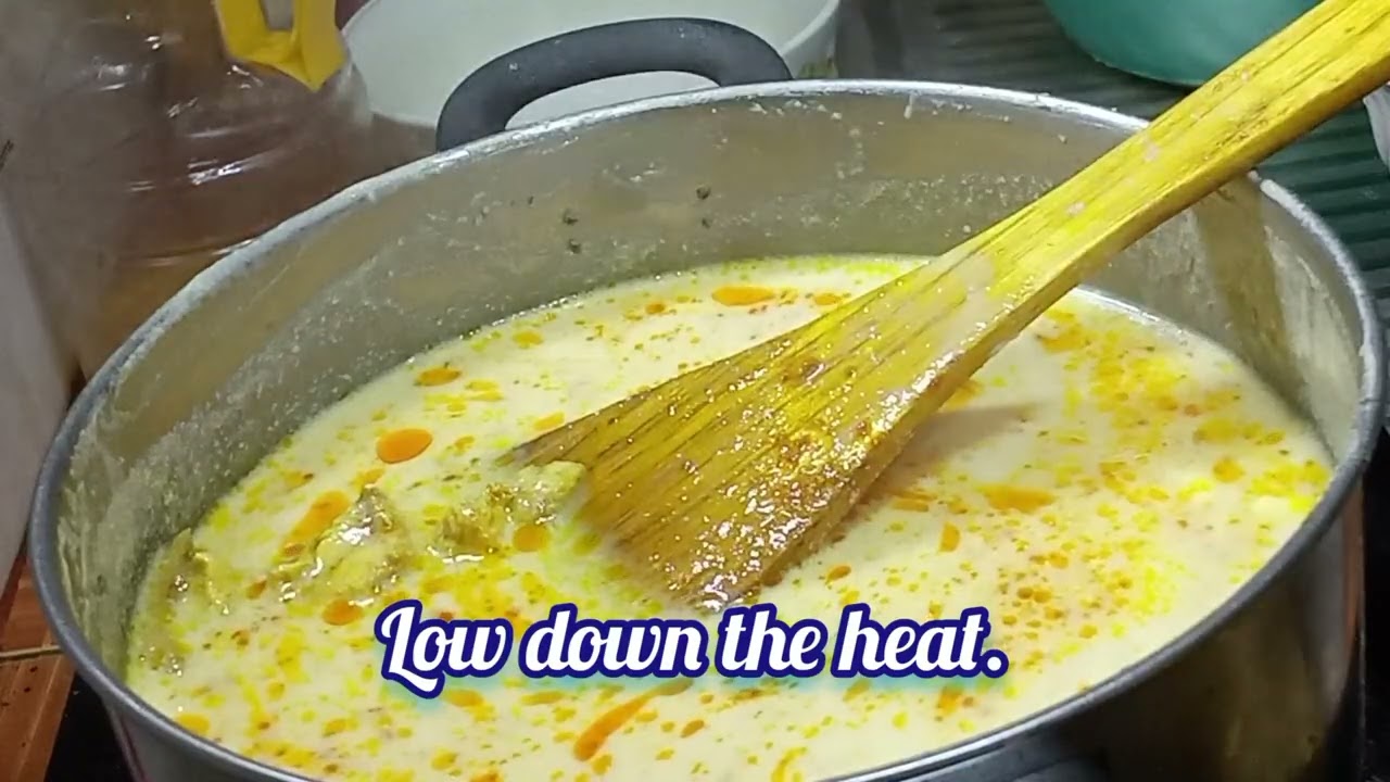Burmese noodle soup (နို့စိမ်းခေါက်ဆွဲ)