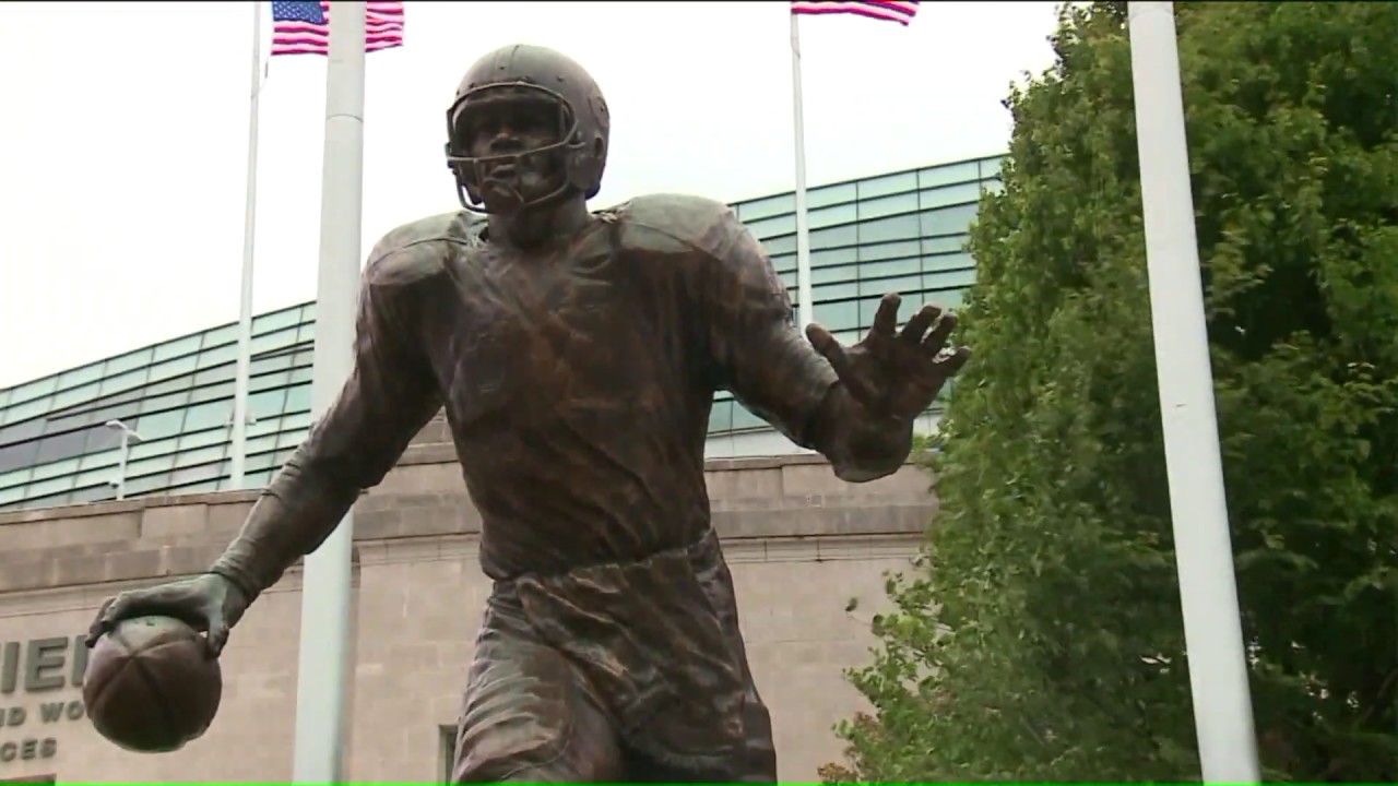Jarrett Payton reflects on what the Walter Payton statue means to him