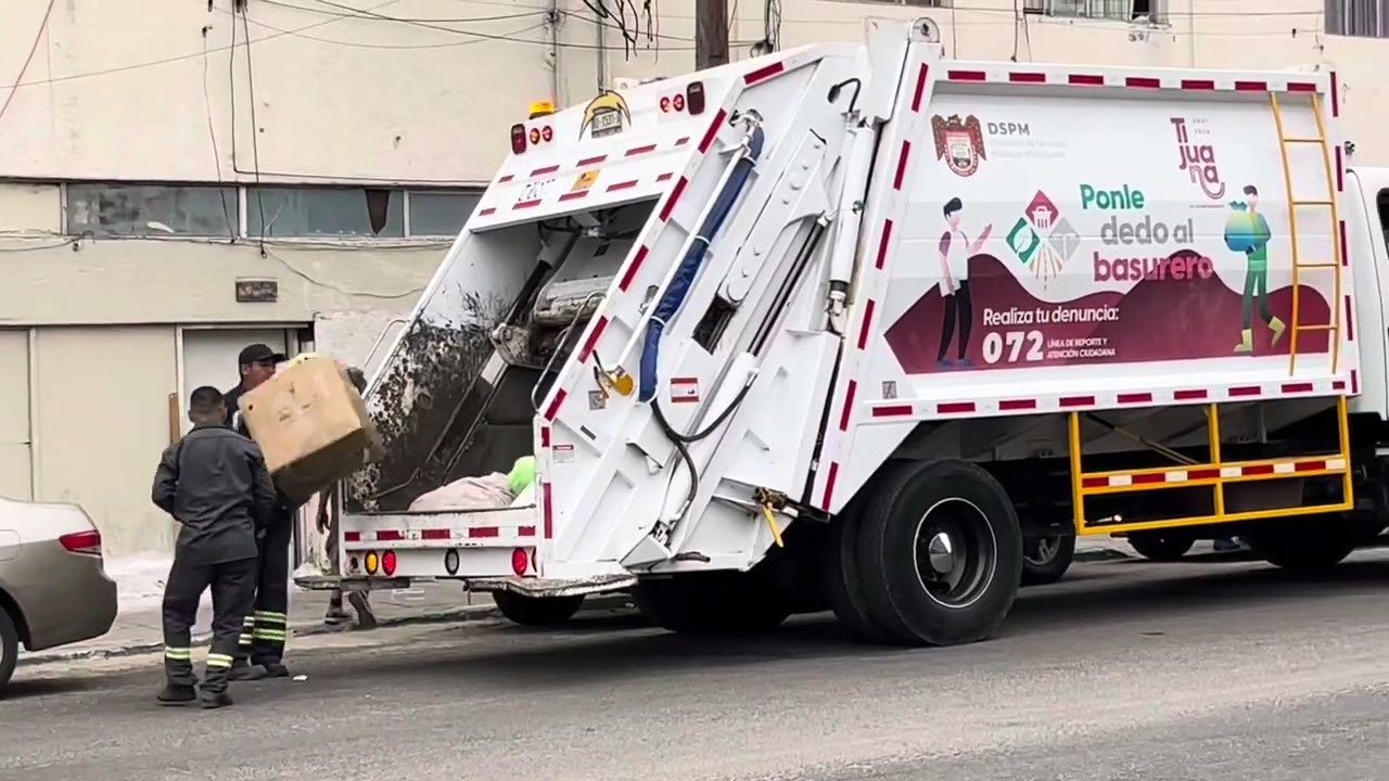 Ponle dedo al basurero CBO77 camión de basura Rear loader trash truck part 4